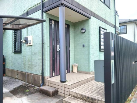  �y�G���g�����X�^���n�ʐ^�z�������Ƃ������ցB�����t���̃|�[�`���̗p���āA�J�̓��ɔz�����Ă��܂��B