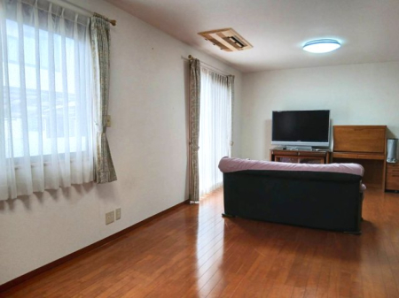 ���r���O �y���r���O�^���n�ʐ^�z���邢�������̓���Q�Q����LDK�͉Ƒ��c���̏ꏊ�ɂ̓s�b�^���ł��B