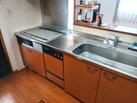 �L�b�`�� �y�L�b�`���^���n�ʐ^�z�Ζʎ��L�b�`���ŉ�b���e�݂����ł��B�֗��ȐH��@���ݒu����Ă��܂��B