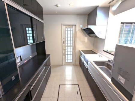 �L�b�`�� �������s������Ƃ�̂���L�b�`��