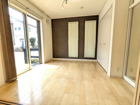 ���̑����� ���r���O�ׂ̗̗m��