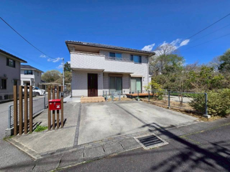  �����g�����Ԃ́A�o�����ꂪ�X���[�Y�ȓ쑤�̕���2��X�y�[�X�ցB�L���Ԍ��ɖʂ��Ă��邽�߁A���̖Z�������ԑт��X�g���X�Ȃ��o���ł��܂��B