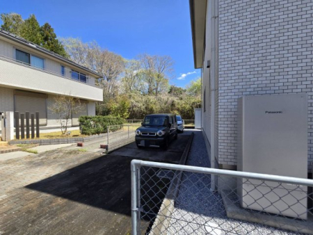  �k���ɂ͏c��2�䕪�̃J�[�X�y�[�X���m�ہB�쑤�̕���2��ƍ��킹�āy���v4��z�̒��Ԃ��\�ł��B���q�p��A���q�l�̏����̂��ԗp�Ƃ��Ă��d�󂵂܂��B