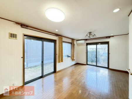 ���r���O -