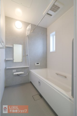 ���� �y�����z�I�[�g�o�X�ł����͂�≷�x���߂��ȒP�B������葫��L�΂���̂ŁA�����̔�������o�X�^�C�����������܂��B�����Ȃ��q���܂ƈꏏ�ɓ����Ă��������������Ȃ��A��Ƃ肠�闁���ł��B 