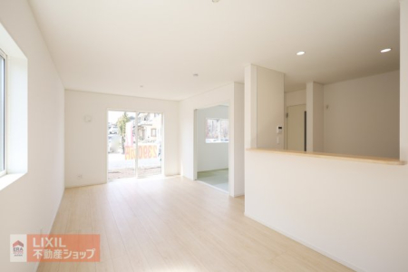 ���r���O �y���r���O�z���n�����ʐ^�B���邢�������̓��郊�r���O�͉Ƒ��c���̏ꏊ��